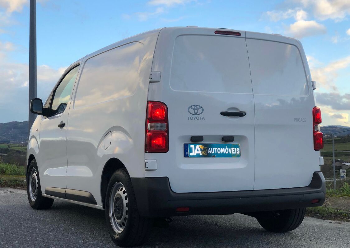 traseira toyota proace 2018