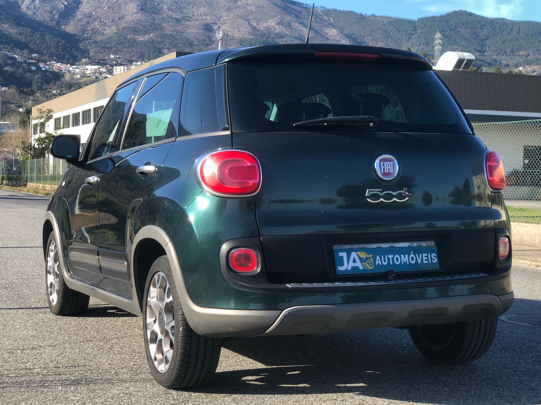 TRASEIRA FIAT 500L 2014